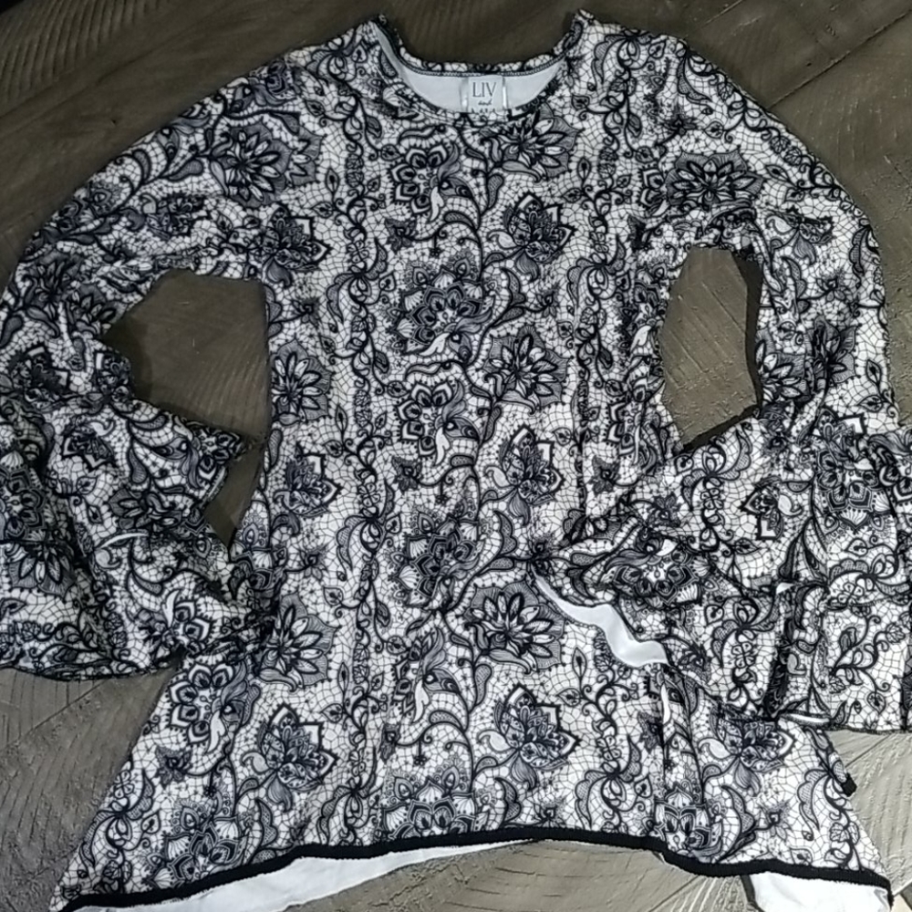 Live and Mia size 10/12 girls blouse